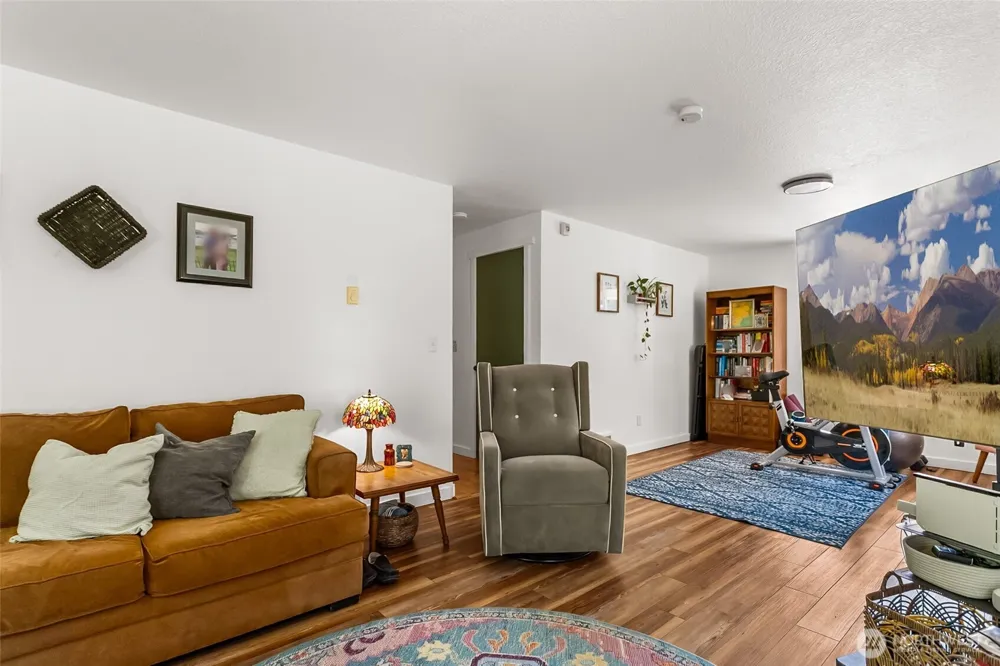 911 E Dawn Drive Allyn, WA 98524