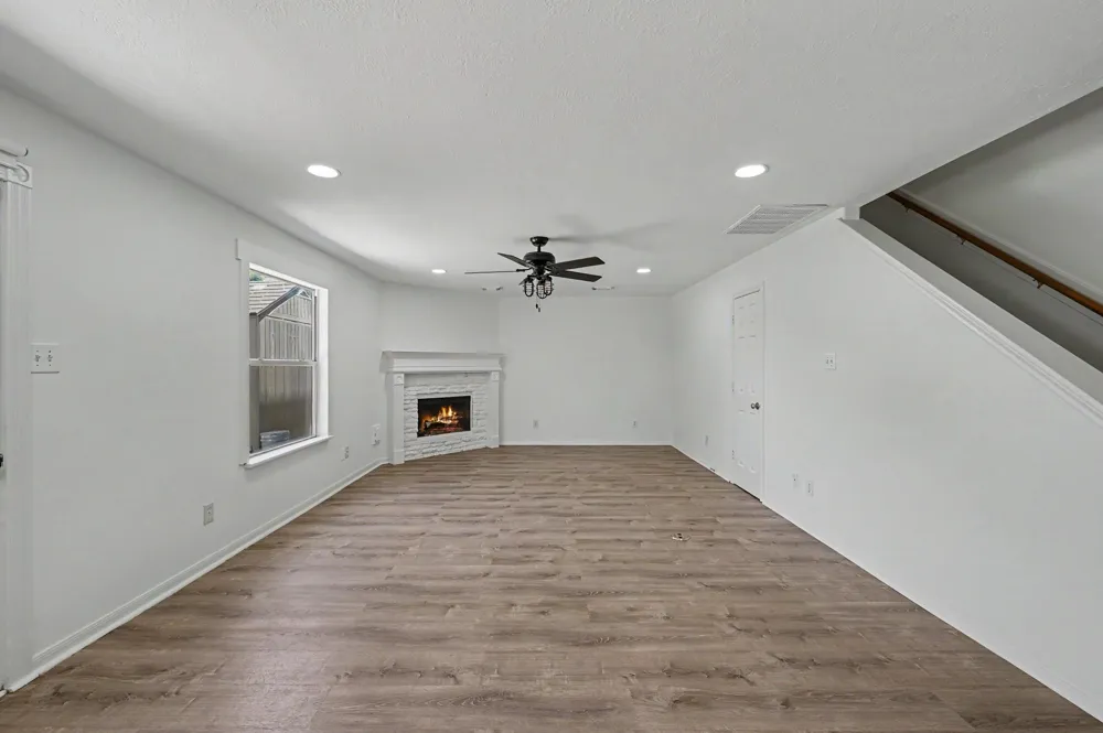 11910 Lois Lane Pinehurst, TX 77362