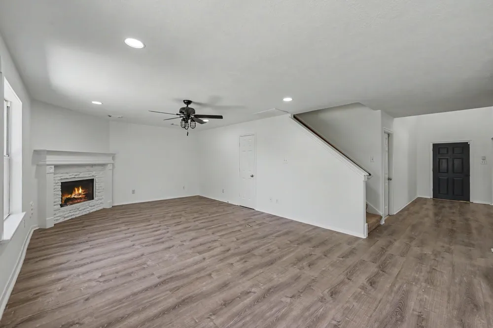 11910 Lois Lane Pinehurst, TX 77362