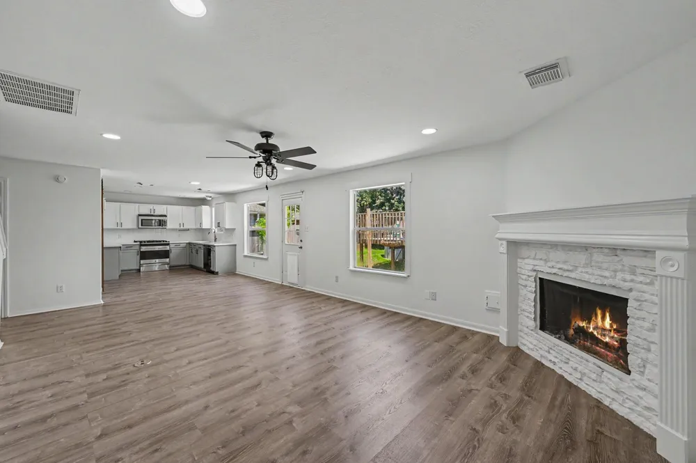 11910 Lois Lane Pinehurst, TX 77362