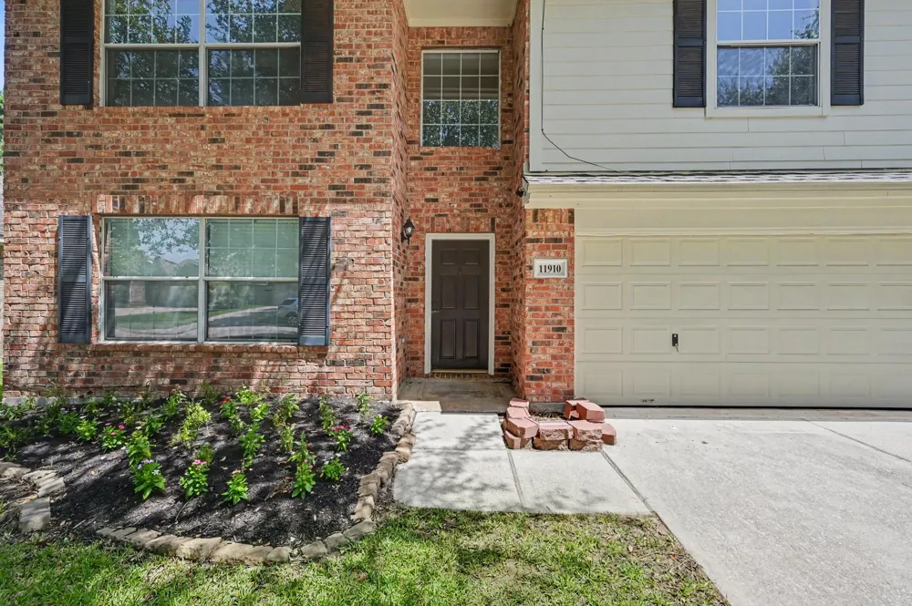 11910 Lois Lane Pinehurst, TX 77362