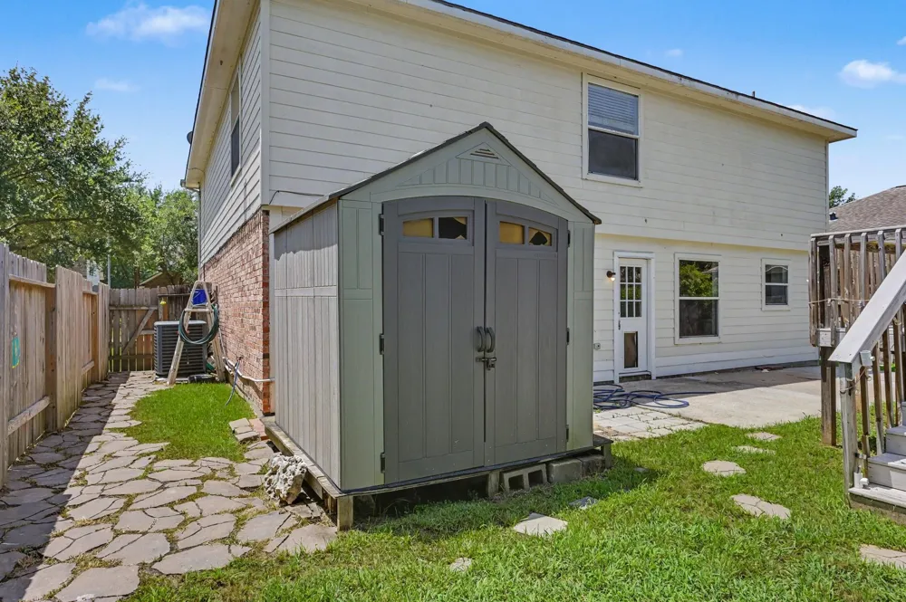 11910 Lois Lane Pinehurst, TX 77362
