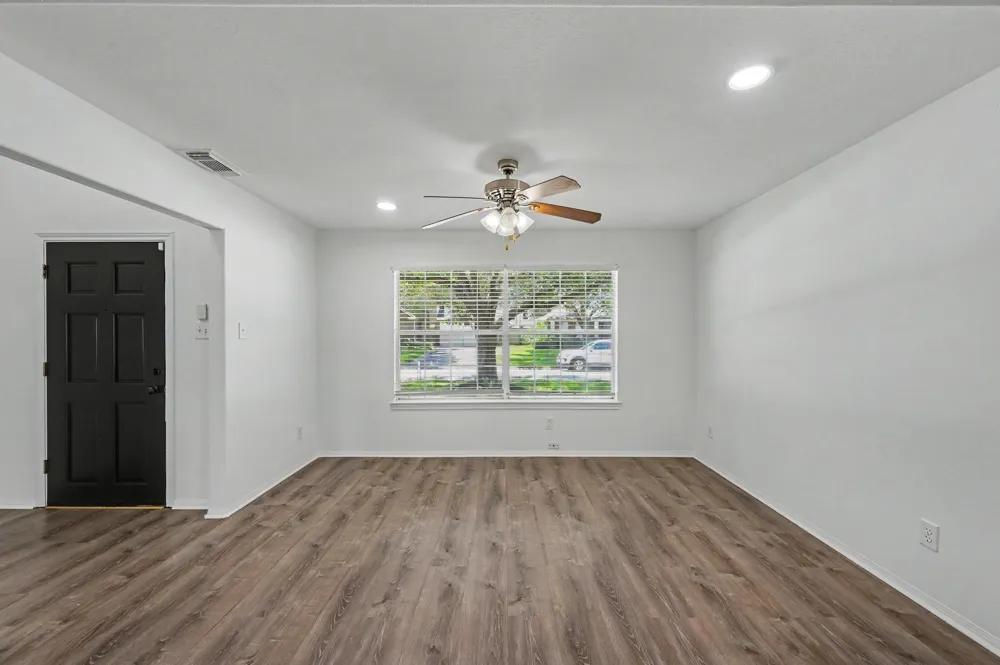 11910 Lois Lane Pinehurst, TX 77362
