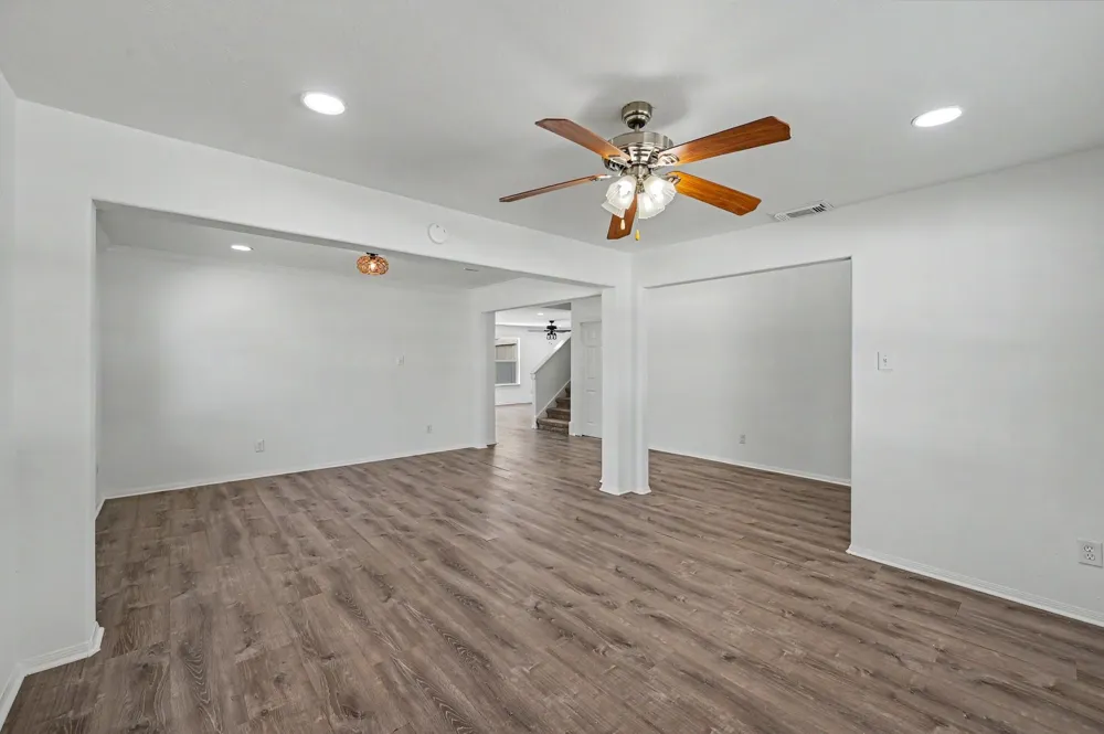 11910 Lois Lane Pinehurst, TX 77362