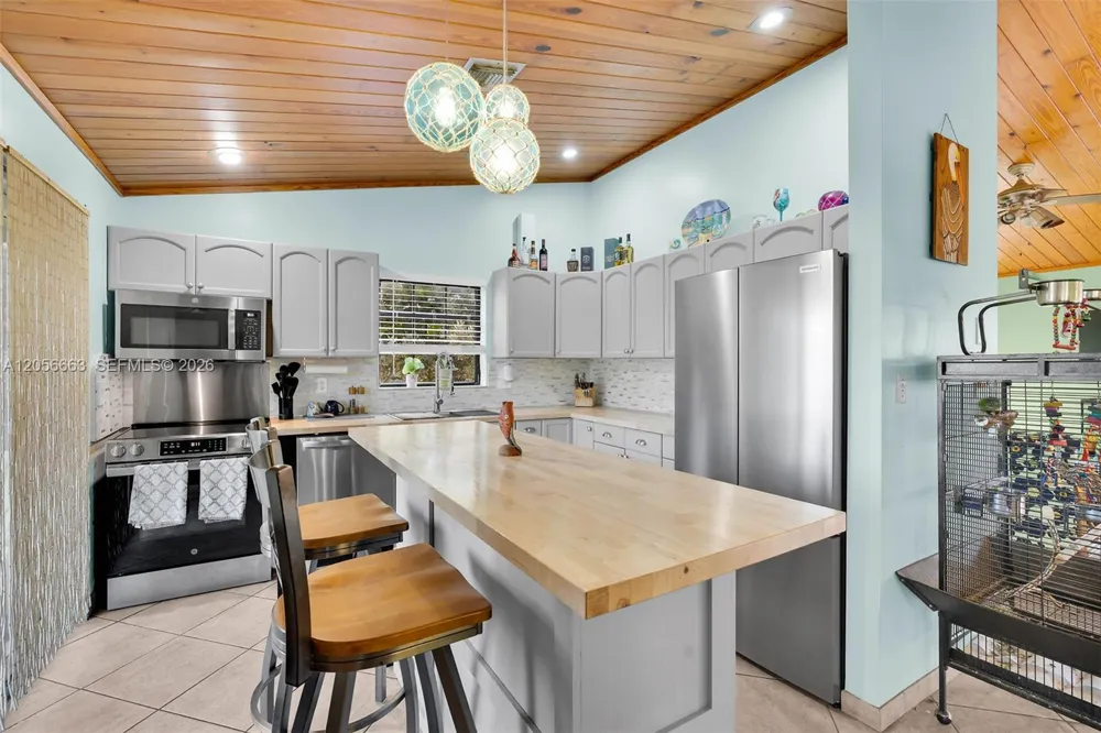 422 Calle Limon Marathon, FL 33050