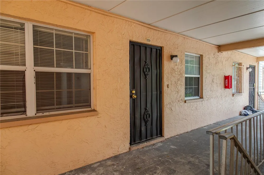 4718 JOSEPH COURT #220 Tampa, FL 33614