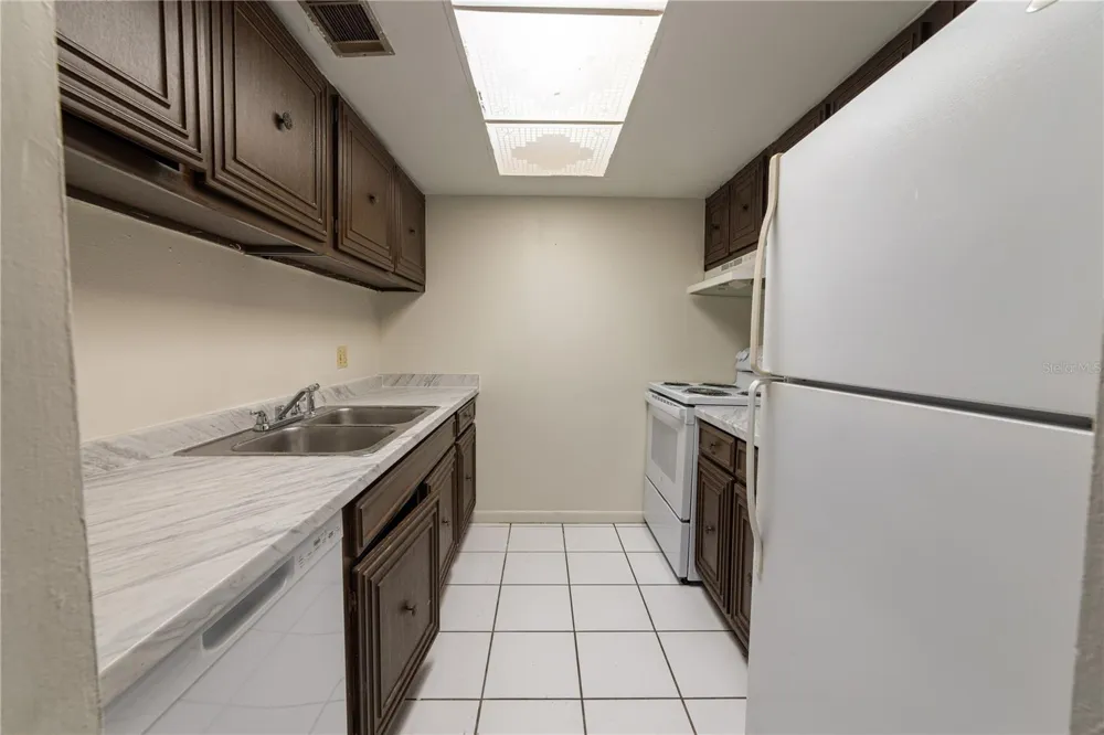 4718 JOSEPH COURT #220 Tampa, FL 33614