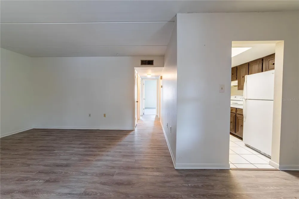 4718 JOSEPH COURT #220 Tampa, FL 33614