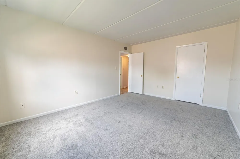 4718 JOSEPH COURT #220 Tampa, FL 33614
