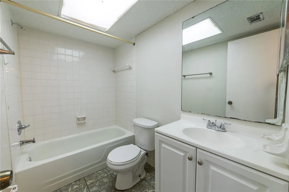 4718 JOSEPH COURT #220 Tampa, FL 33614