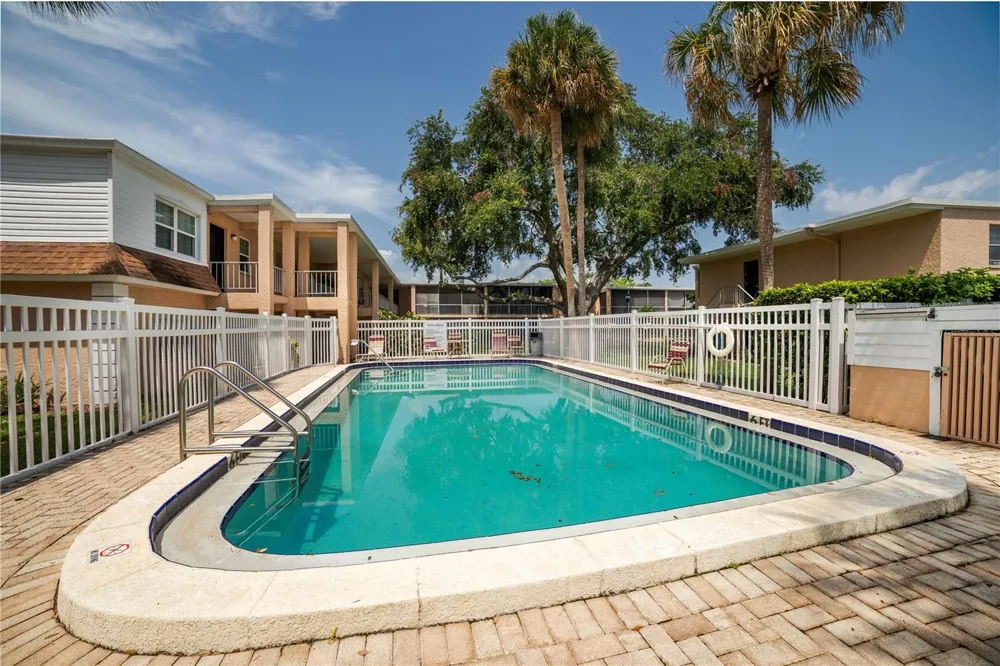 4718 JOSEPH COURT #220 Tampa, FL 33614