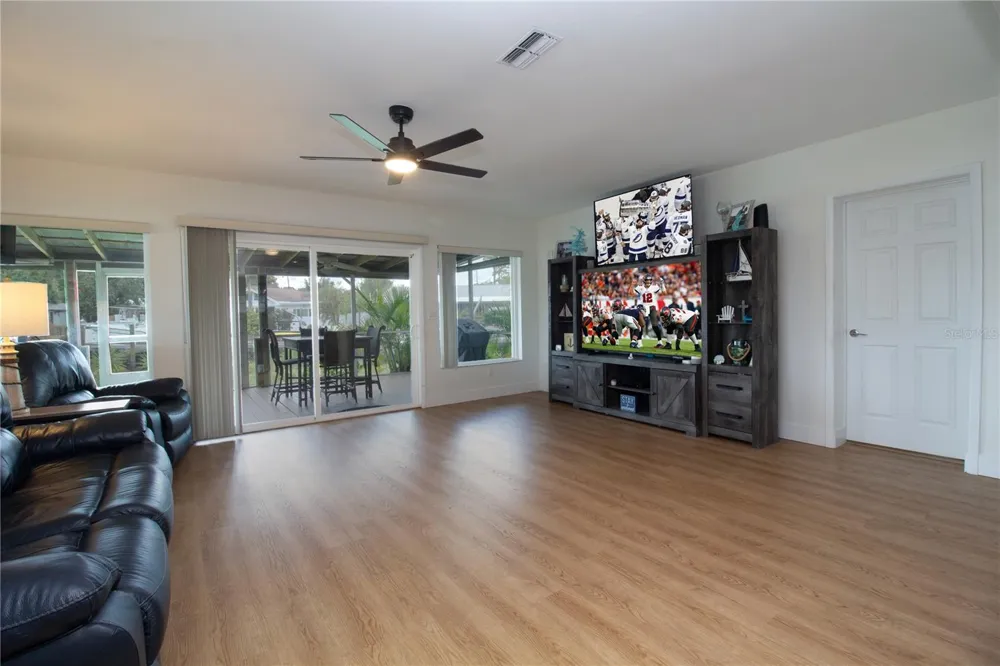 318 CIRCLE DRIVE Palm Harbor, FL 34683