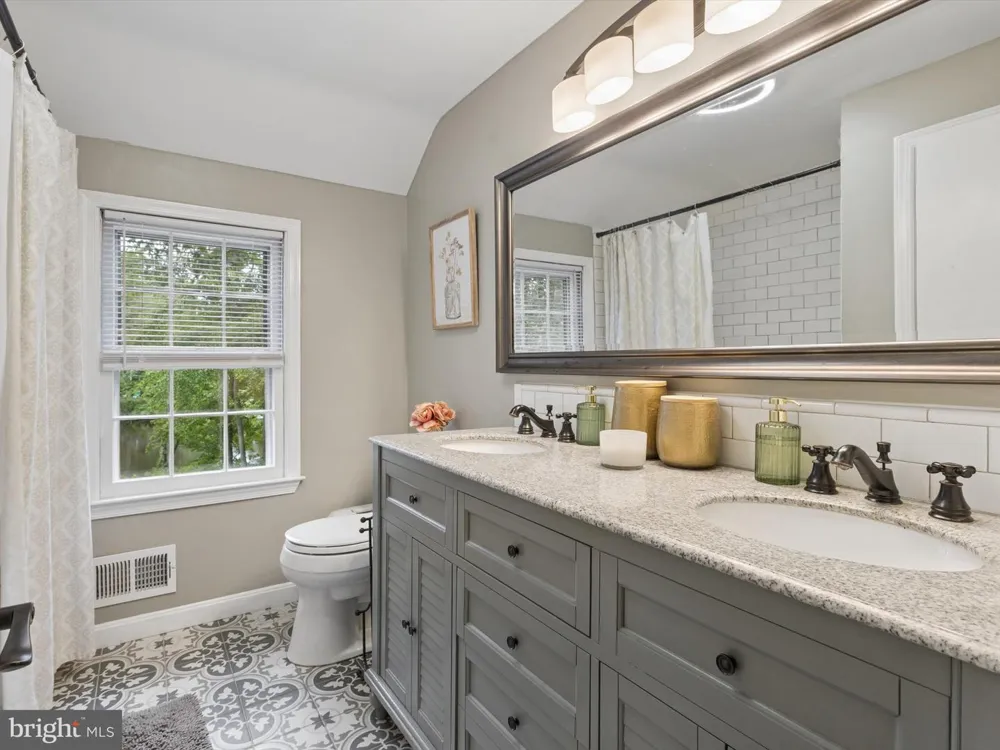 376 TAVISTOCK DRIVE Medford, NJ 08055