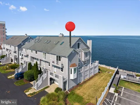 8337 BAY CREST COURT