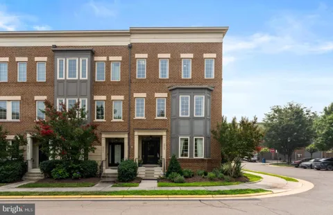 22792 SAGAMORE SQUARE