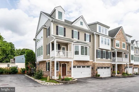 7 GREY COURT
