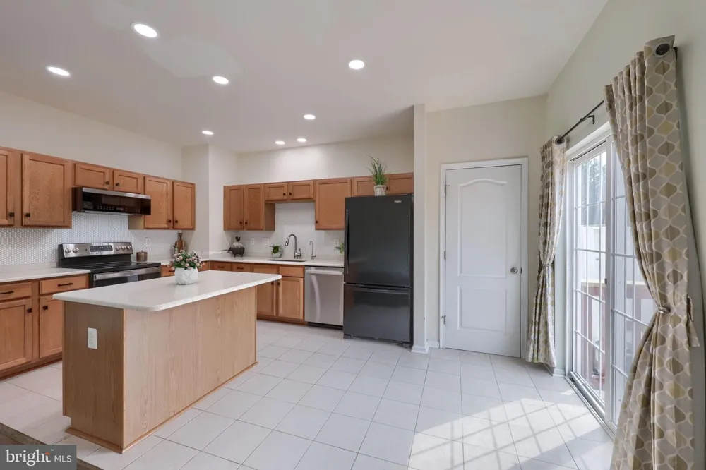 2307 GOLDEN EAGLE DRIVE York, PA 17408