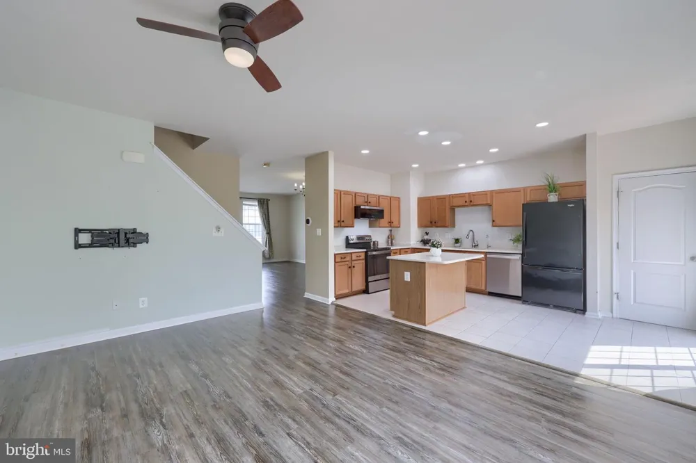 2307 GOLDEN EAGLE DRIVE York, PA 17408