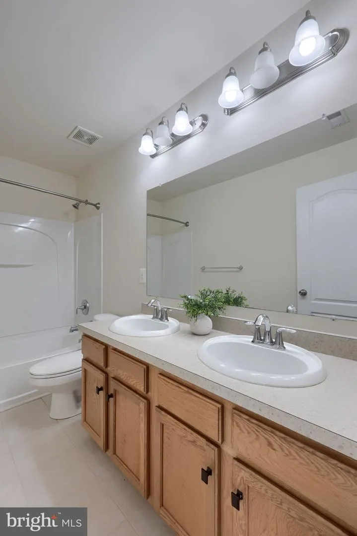 2307 GOLDEN EAGLE DRIVE York, PA 17408