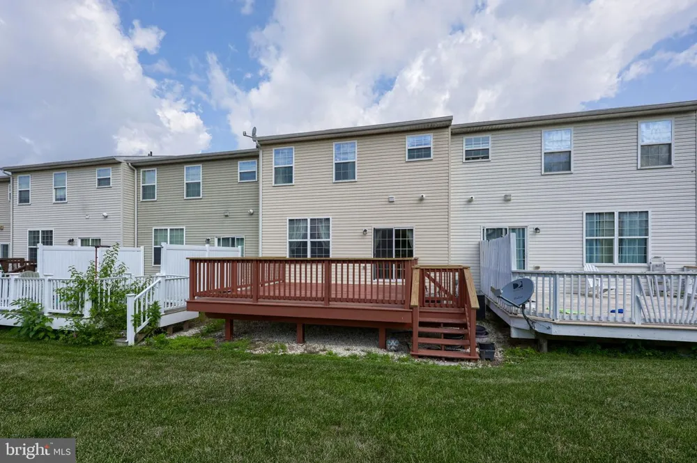 2307 GOLDEN EAGLE DRIVE York, PA 17408