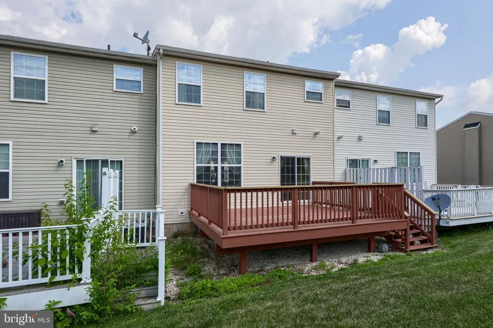2307 GOLDEN EAGLE DRIVE York, PA 17408