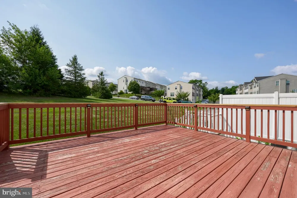 2307 GOLDEN EAGLE DRIVE York, PA 17408
