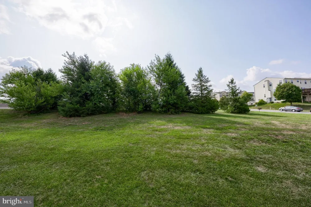 2307 GOLDEN EAGLE DRIVE York, PA 17408