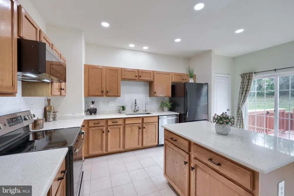 2307 GOLDEN EAGLE DRIVE York, PA 17408