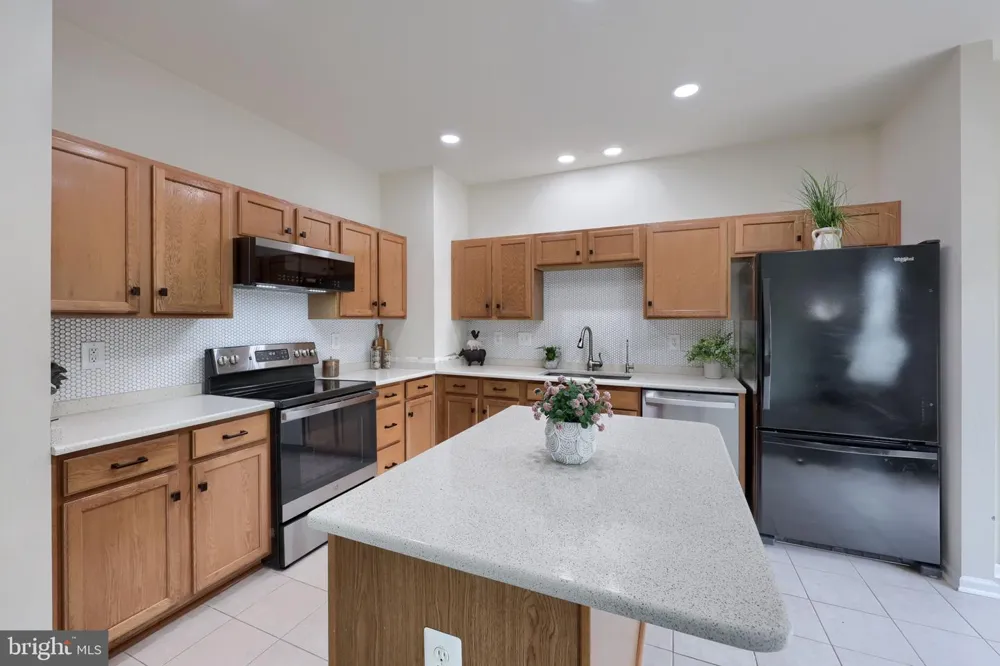 2307 GOLDEN EAGLE DRIVE York, PA 17408