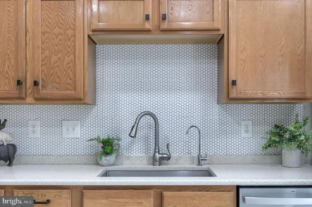 2307 GOLDEN EAGLE DRIVE York, PA 17408
