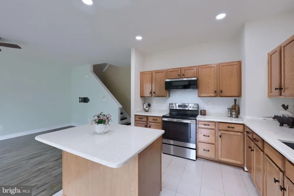 2307 GOLDEN EAGLE DRIVE York, PA 17408