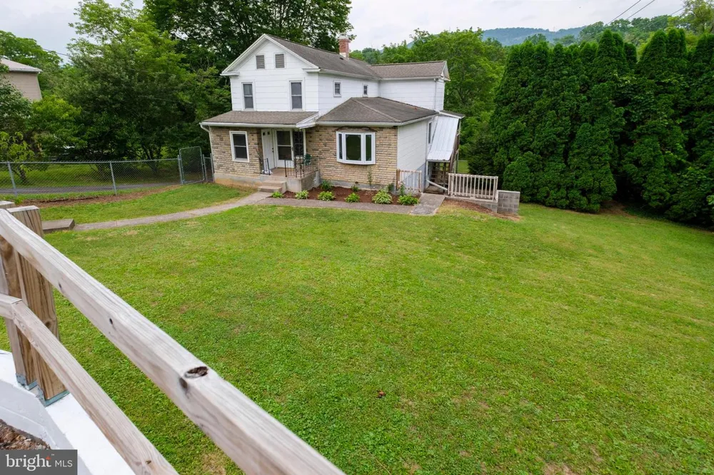 815 W WATER STREET Bellefonte, PA 16823