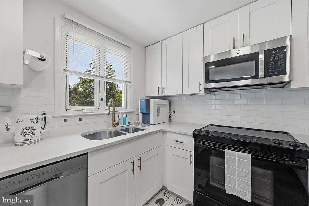 271 OLD NASSAU Monroe Township, NJ 08831