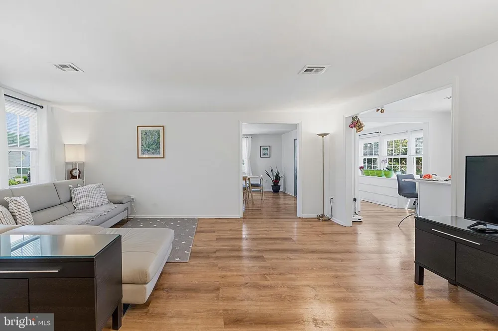 271 OLD NASSAU Monroe Township, NJ 08831
