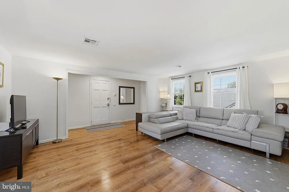 271 OLD NASSAU Monroe Township, NJ 08831