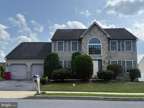 215 SANDY LANE