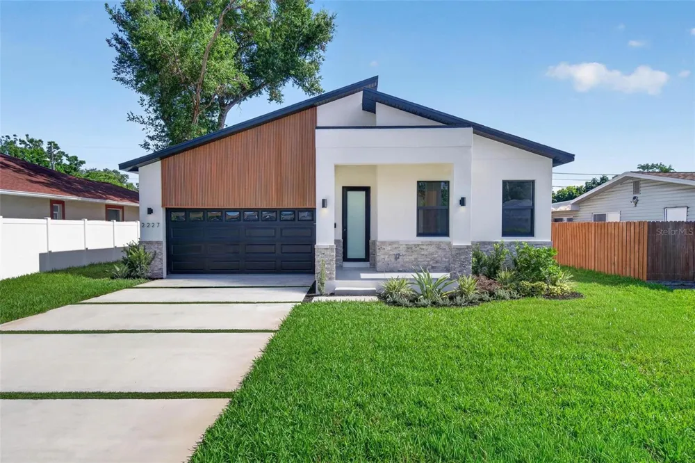 2227 32ND AVENUE St Petersburg, FL 33713