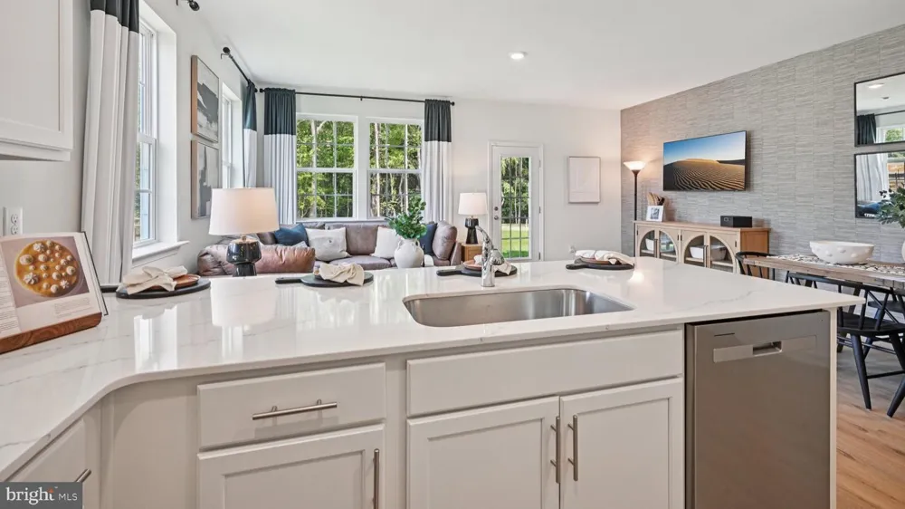 12 WHALER DRIVE Runnemede, NJ 08078