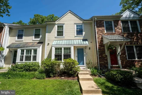 18246 FOX CHASE CIRCLE