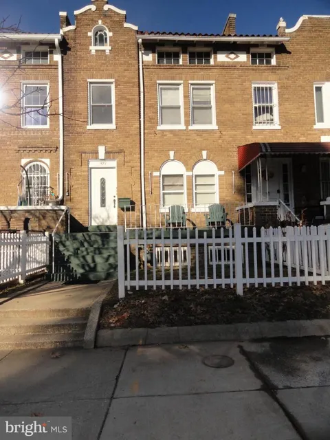 439 QUINCY STREET NW #1