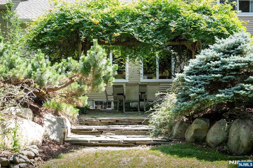 51 Rutherford Place Montvale, NJ 07645