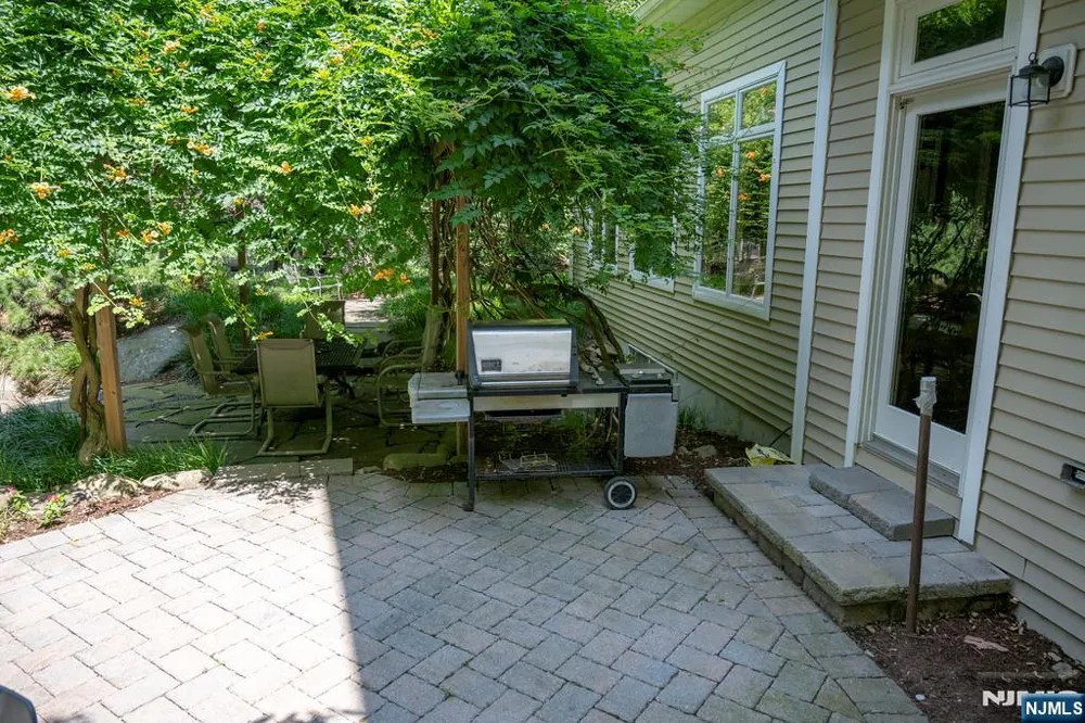 51 Rutherford Place Montvale, NJ 07645