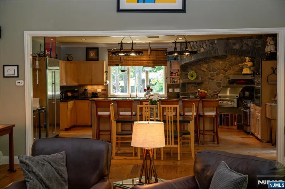 51 Rutherford Place Montvale, NJ 07645