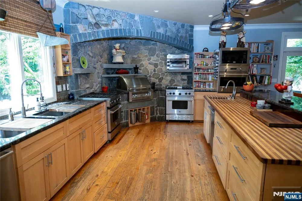 51 Rutherford Place Montvale, NJ 07645