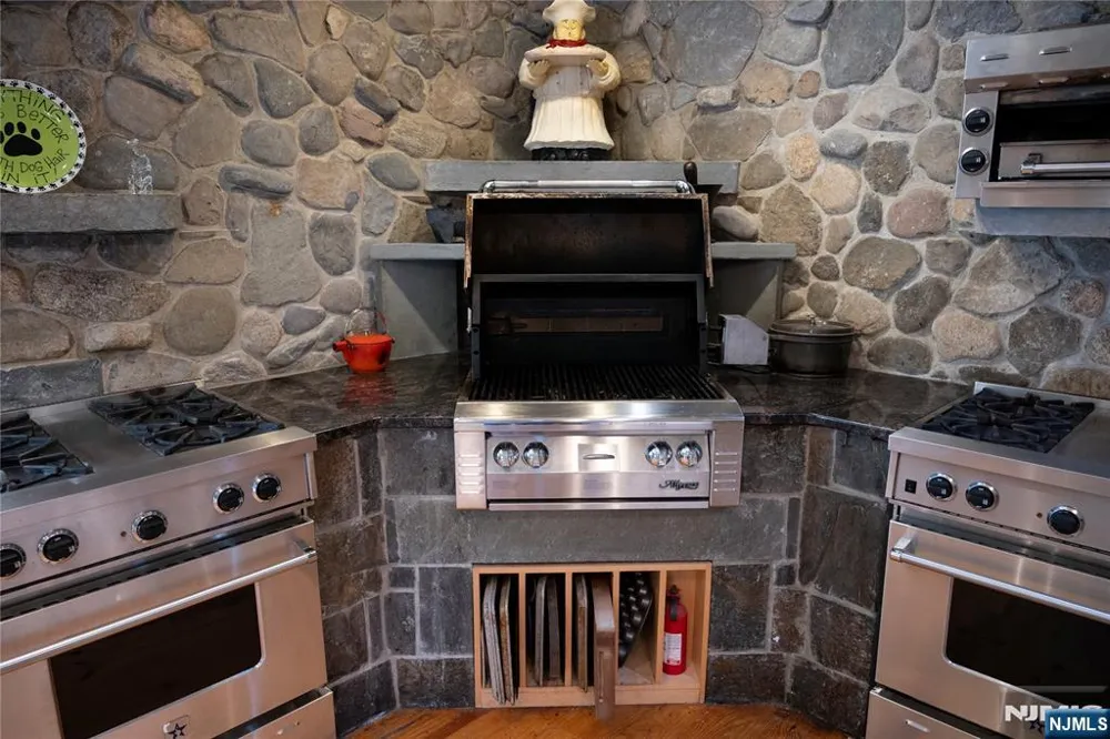 51 Rutherford Place Montvale, NJ 07645