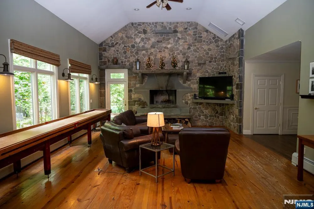 51 Rutherford Place Montvale, NJ 07645