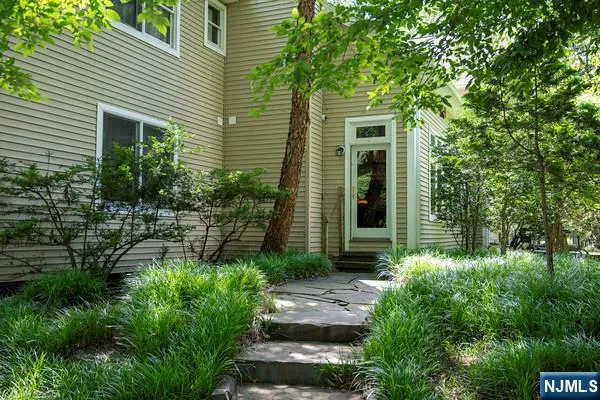 51 Rutherford Place Montvale, NJ 07645