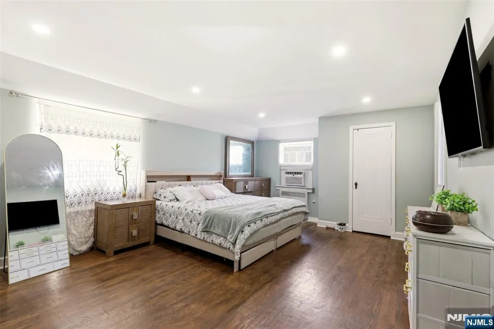 148 John Street Englewood, NJ 07631