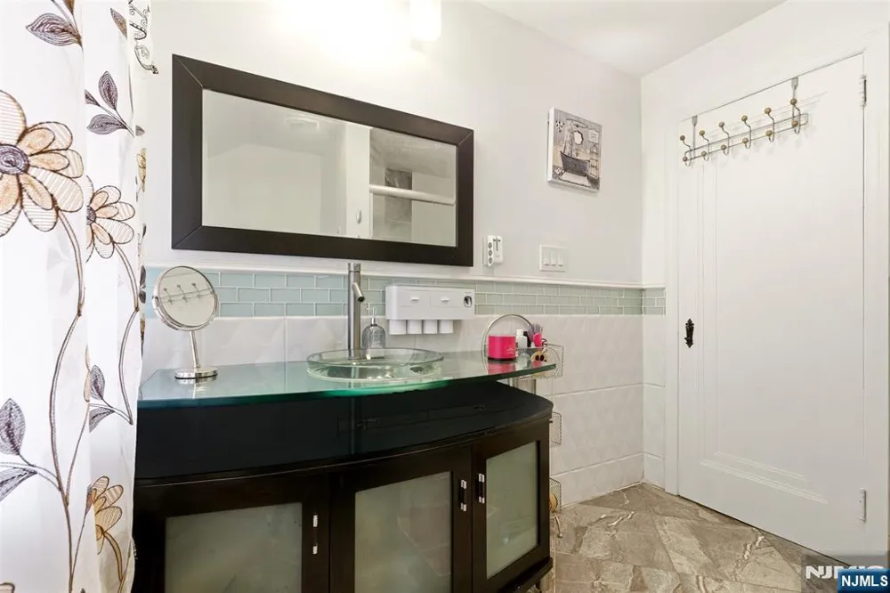148 John Street Englewood, NJ 07631