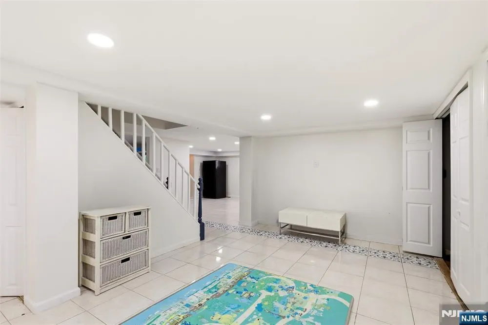 148 John Street Englewood, NJ 07631